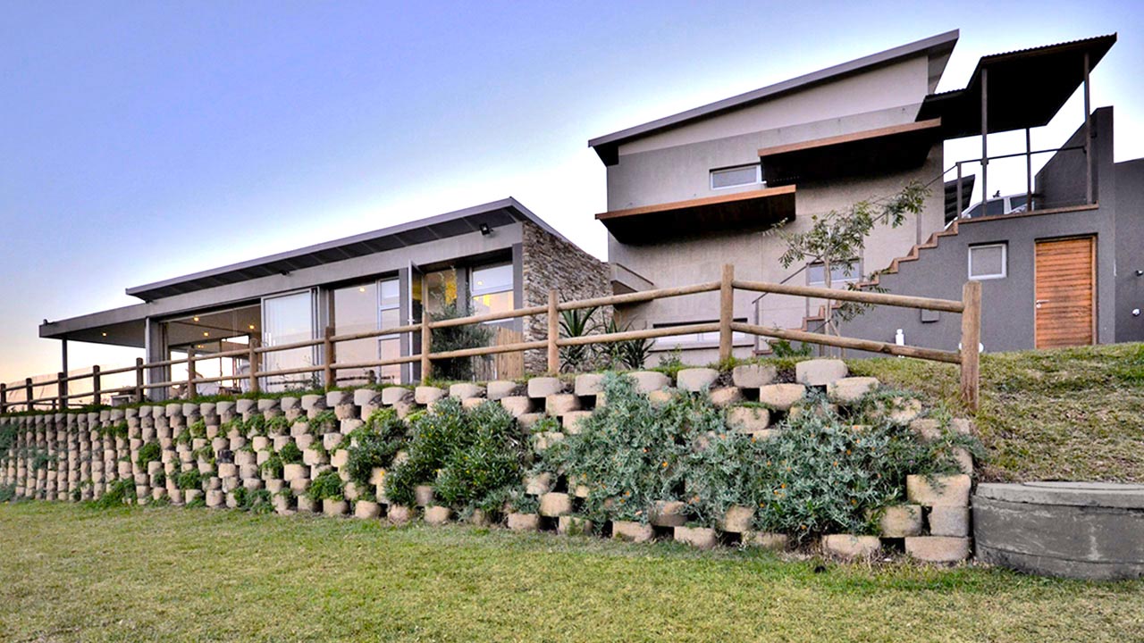 Lake Mendez Home